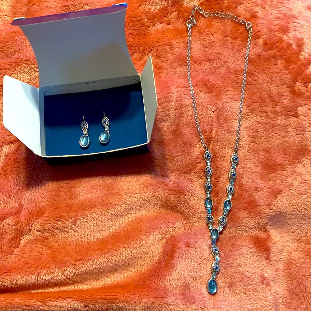 Avon necklace and earrings set